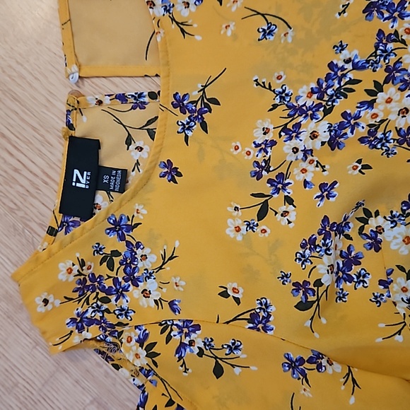 ⭐ 2/$25 iZ Byer Yellow Floral Print Blouse - Picture 2 of 3